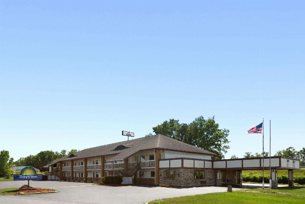 Days Inn by Wyndham Queensbury/Lake George image 3