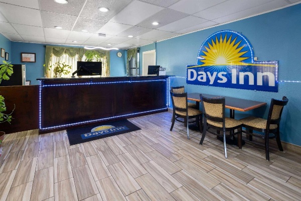 Days Inn by Wyndham Queensbury/Lake George image 6
